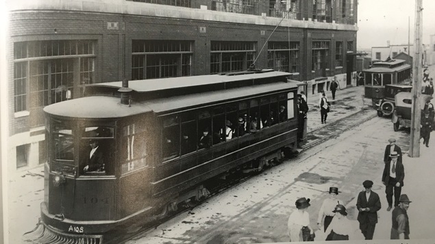 Image d'archives d'un tramway avec ses passagers
