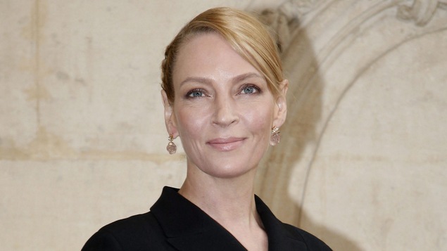 L'actrice Uma Thurman prend la pose pour les photographes juste avant un défilé de mode de la maison Christian Dior, à Paris, le 3 mars 2017. L'actrice Uma Thurman prend la pose pour les photographes juste avant un défilé de mode de la maison Christian Dior, à Paris, le 3 mars 2017.