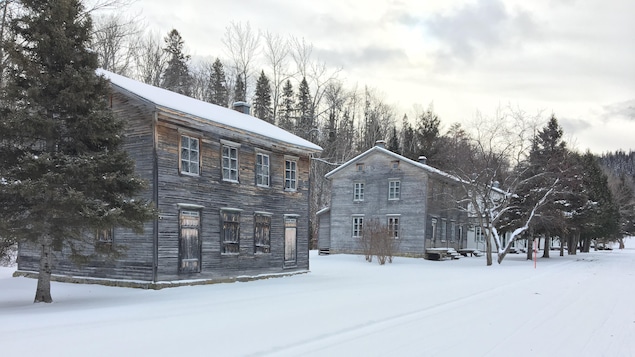 Les maisons historiques en hiver dans le village