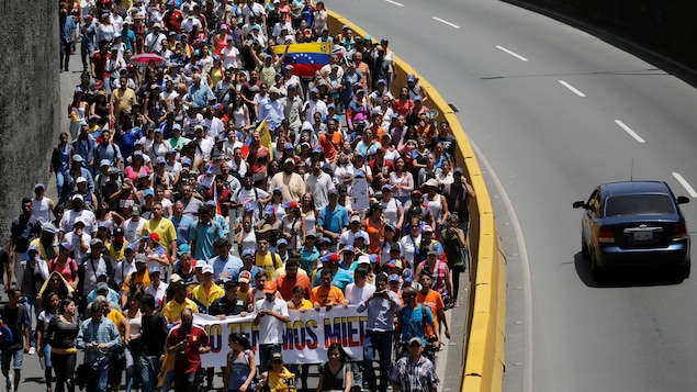 Des opposants au président chaviste Nicolas Maduro sont descendus dans les rues, à Los Teques, près de Caracas. Des opposants au président chaviste Nicolas Maduro sont descendus dans les rues, à Los Teques, près de Caracas.