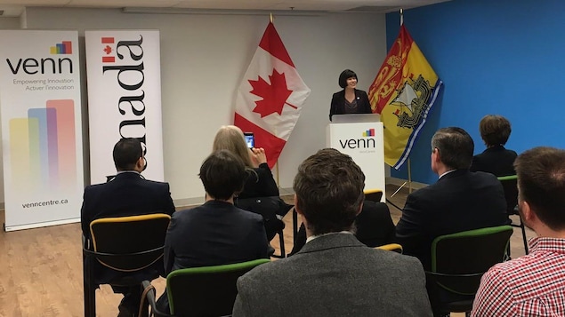 La députée Ginette Petitpas-Taylor annonce la contribution versée par Ottawa à Venn Innovation. La députée Ginette Petitpas-Taylor annonce la contribution versée par Ottawa à Venn Innovation.
