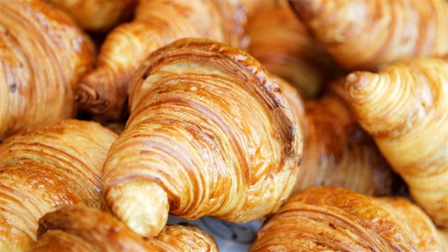 Un étal de croissants