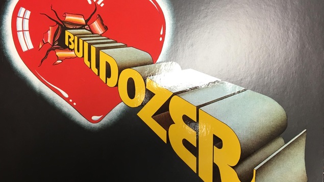 Une pochette d'album nommé Bulldozer.