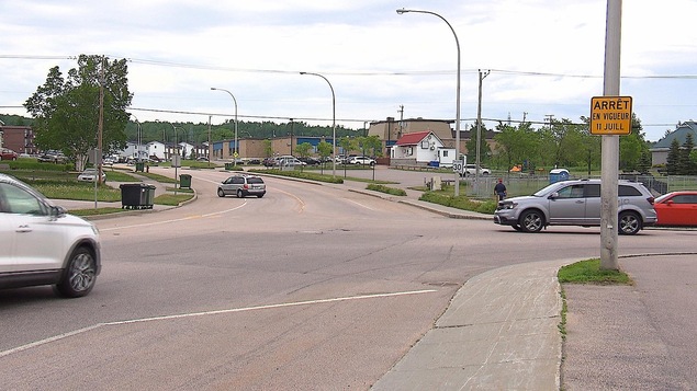 La Ville de Baie-Comeau veut réduire la vitesse dans ses quartiers résidentiels La Ville de Baie-Comeau veut réduire la vitesse dans ses quartiers résidentiels