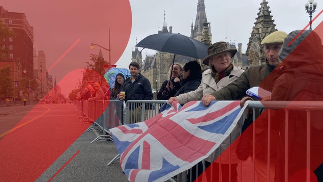 La cérémonie de commémoration de la reine Élisabeth II à Ottawa s’est déroulée sous la pluie. Malgré tout, les Canadiens sont venus en grand nombre rendre hommage une dernière fois à leur souveraine, décédée le 8 septembre dernier.