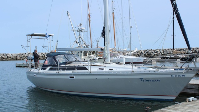 Un voilier à la marina de Rimouski Un voilier à la marina de Rimouski