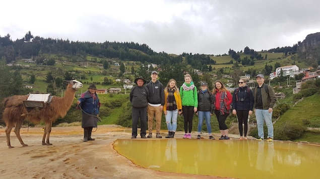 Les sept étudiants qui ont pris part au voyage en Équateur. Ils étaient accompagnés de l'enseignant en histoire Tommy Guénard, absent sur la photo.