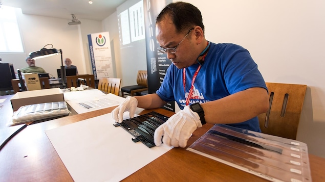 Une centaine de personnes ont participé au scan-o-thon d'archives des Premières Nations organisé dans le cadre de Wikimania 2017. Toutes ces archives numérisées sont maintenant accessibles en ligne. Une centaine de personnes ont participé au scan-o-thon d'archives des Premières Nations organisé dans le cadre de Wikimania 2017. Toutes ces archives numérisées sont maintenant accessibles en ligne.