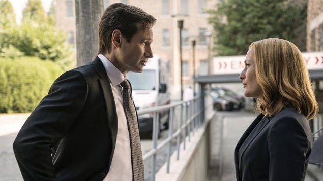 Les agents du FBI Mulder (David Duchovny) et Scully (Gillian Anderson) dans « X-Files » Les agents du FBI Mulder (David Duchovny) et Scully (Gillian Anderson) dans « X-Files »