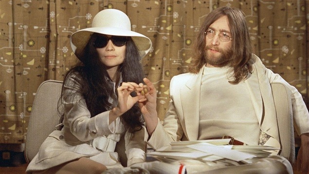 Yoko Ono et John Lennon en 1969 Yoko Ono et John Lennon en 1969