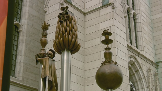 L'oeuvre d'art devant la Maison de la littérature, dans le Vieux-Québec. L'oeuvre d'art devant la Maison de la littérature, dans le Vieux-Québec.