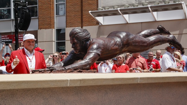 Les Reds de Cincinnati ont inauguré une statue de Pete Rose aux abords du Great American Ballpark Les Reds de Cincinnati ont inauguré une statue de Pete Rose aux abords du Great American Ballpark