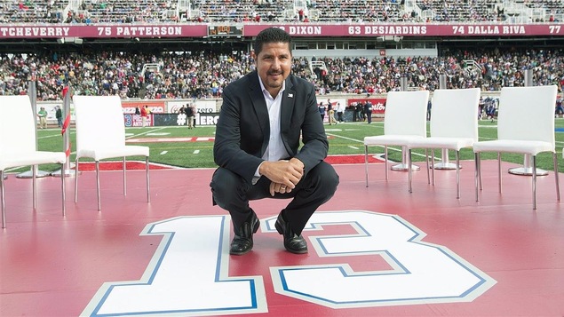 Anthony Calvillo après la cérémonie du retrait de son chandail no 13 Anthony Calvillo après la cérémonie du retrait de son chandail no 13