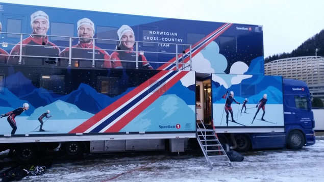 L'immense camion de l'équipe norvégienne de ski de fond. L'immense camion de l'équipe norvégienne de ski de fond.