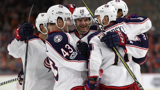 Les joueurs des Blue Jackets de Columbus célèbrent un but Les joueurs des Blue Jackets de Columbus célèbrent un but