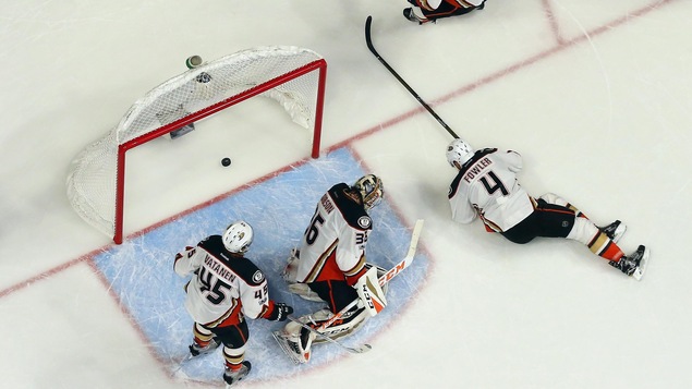 Les Ducks accusent un retard de 2-1 contre les Predators Les Ducks accusent un retard de 2-1 contre les Predators