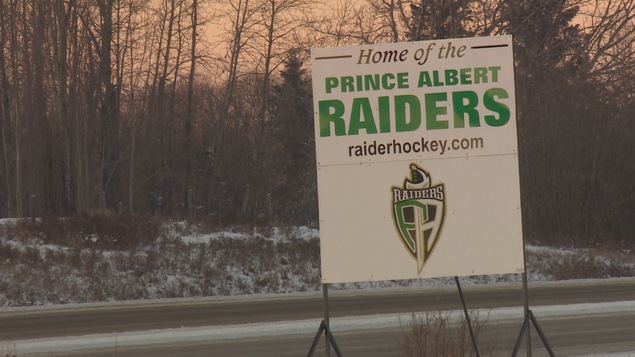 Une pancarte aux couleurs des Raiders à l'entrée de la ville.