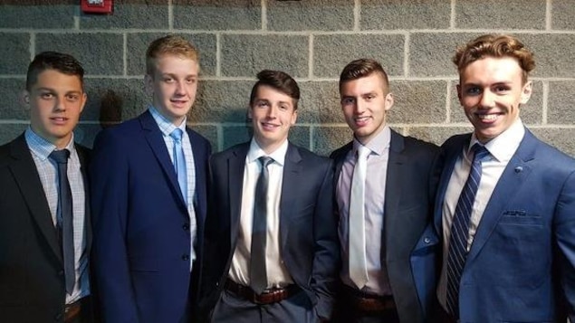 Tristan Pelletier, Ludovic Soucy, Ludovic Lefrançois, William Champagne et Antoine Leblanc, tous sélectionnés lors de la séance de sélection du repêchage 2017 de la LHJMQ. Tristan Pelletier, Ludovic Soucy, Ludovic Lefrançois, William Champagne et Antoine Leblanc, tous sélectionnés lors de la séance de sélection du repêchage 2017 de la LHJMQ.