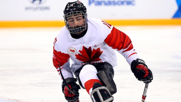 Ben Delaney en action lors du tournoi préliminaire de parahockey sur glace, aux Jeux paralympiques de Pyeongchang.