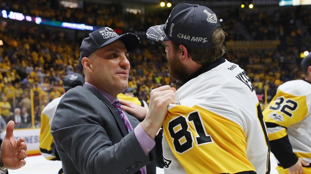 Rick Tocchet (à gauche) Rick Tocchet (à gauche)