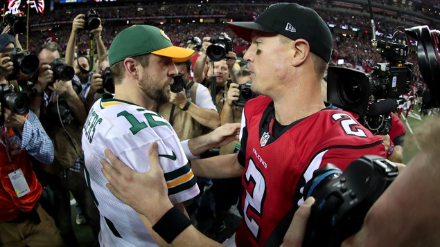 Aaron Rodgers et Matt Ryan Aaron Rodgers et Matt Ryan