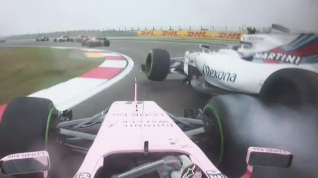 Sergio Perez heurte Lance Stroll en Chine. Sergio Perez heurte Lance Stroll en Chine.