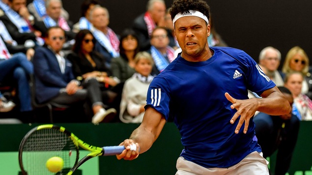 Jo-Wilfried Tsonga a offert le point de la victoire à la France en demi-finale de Coupe Davis contre la Serbie (3-1). Il a défait le 80e joueur mondial, Dusan Lajovic. Jo-Wilfried Tsonga a offert le point de la victoire à la France en demi-finale de Coupe Davis contre la Serbie (3-1). Il a défait le 80e joueur mondial, Dusan Lajovic.