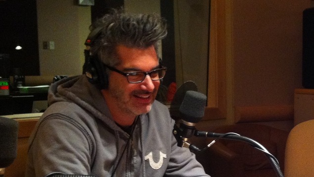 Réal Béland en studio.