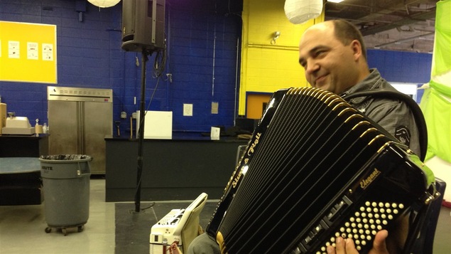 Sergiu Popa, accordéoniste rom vivant à Montréal