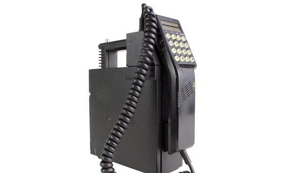 Un vieux téléphone cellulaire