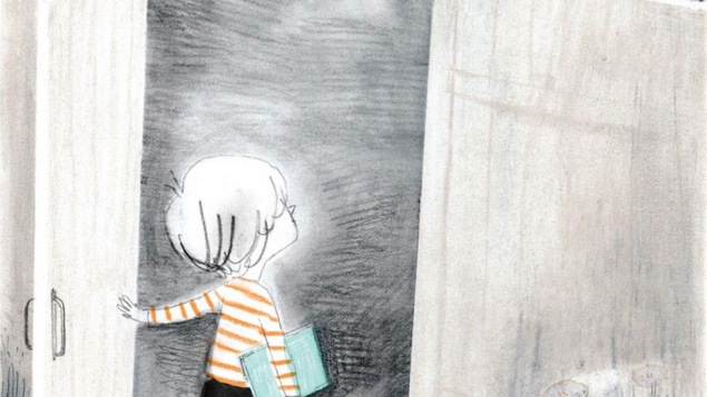 Le dessin d'un enfant qui ouvre une porte.