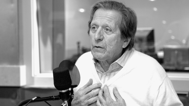 Albert Millaire dans le studio 18 de Radio-Canada