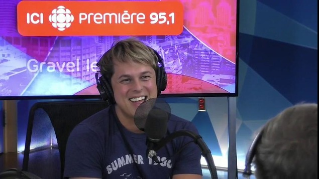 L'humoriste et animateur Alex Perron en entrevue à l'émission Gravel le matin