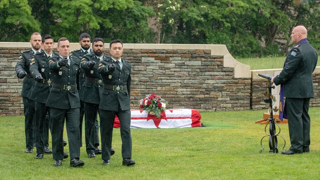 Members of The British Columbia Regiment, marching moments after carrying the casket of Private George Alfred Newburn, fallen Canadian soldier from the First World War, to his final rest during a ceremony held at the Commonwealth War Graves Commission’s Loos British Cemetery outside Loos-en-Gohelle, France on June 12, 2019.
Photo: MCpl PJ Letourneau, Canadian Forces Combat Camera
IS06-2019-0026-005