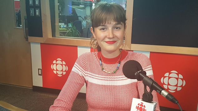 Ambre Savagnac présente sa collection à la semaine de la mode de Vancouver.