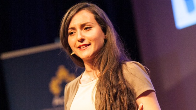 Anissa Brahimi sur scène