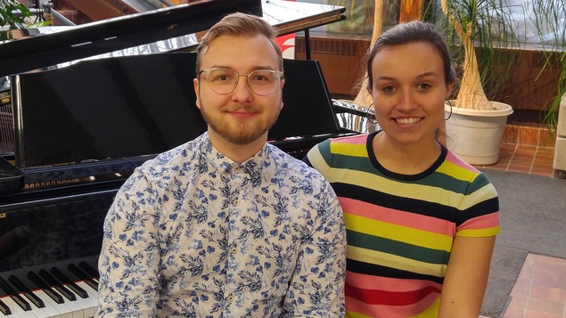Meghan Duchesne et Gabriel Deslauriers, étudiants en 3e année radio au Cégep de Jonquière.