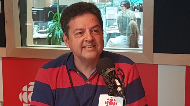 Andrew Trites, directeur de l'unité de recherche sur les mammifères marines à UBC répond aux questions de l'animateur Jacques Dufresne