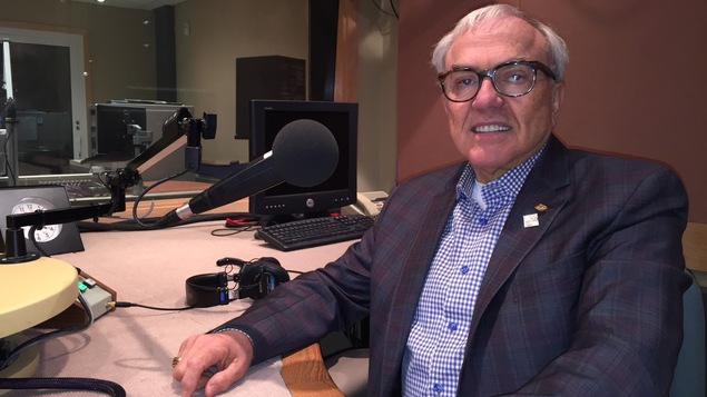 Laurent Marcoux dans les studios à Whitehorse.