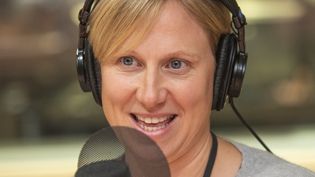 Stephanie Marshall au micro de Stephan Bureau.