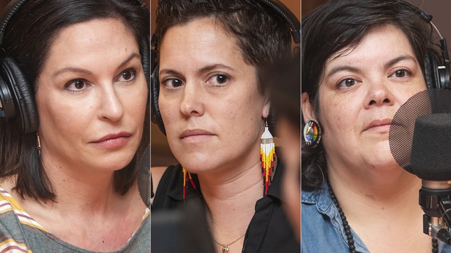 Isabelle Picard, Sonia Bonspille Boileau et Melissa Mollen Dupuis au micro de Stéphan Bureau.