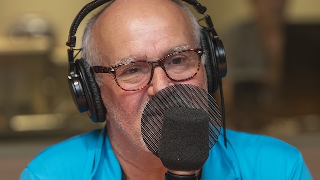 Christian Tétreault au micro de Stéphan Bureau.