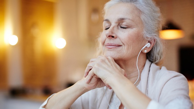 Écouter de la musique ou manger du chocolat? Le cerveau actionne le même circuit de la récompense.