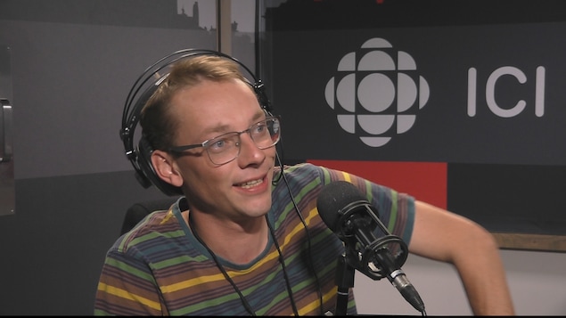 Byrun Boutin-Maloney, alias Lord Byrun, dans le studio de l'émission Point du jour.