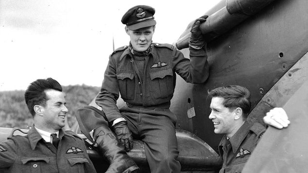 Trois hommes et un avion de chasse