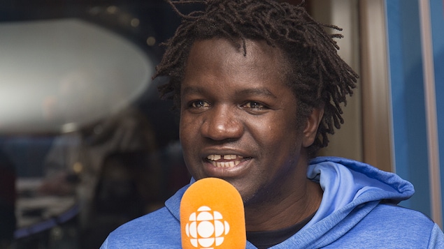 Boucar Diouf au studio 17 de Radio-Canada, à Montréal, le 17 décembre 2017