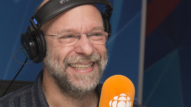 Le chef d'orchestre Jean-François Rivest au studio 17 de Radio-Canada, à Montréal, le 19 novembre 2017