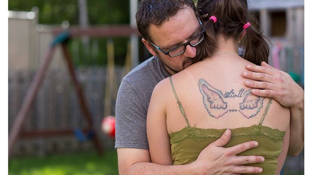 Un couple vit son deuil périnatal avec l'aide de la Fondation J'allume une étoile.