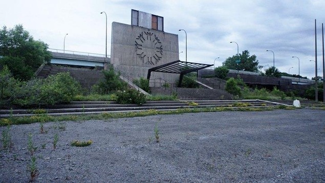 Une des entrées de Terre des hommes laissée à l'abandon
