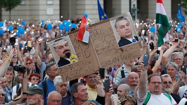 Le 8 mai dernier, des milliers de personnes ont manifesté dans les rues de Budapest contre le gouvernement de Viktor Orban.